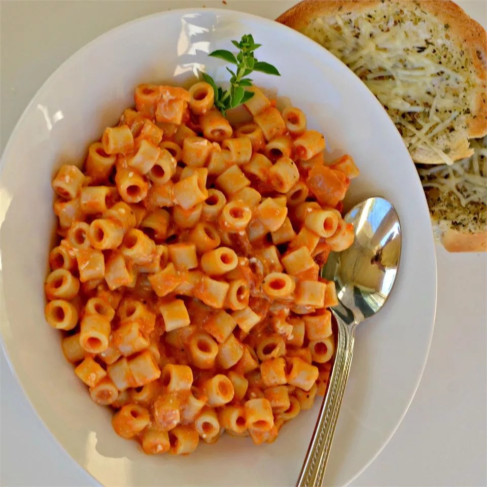 Deliciously Creamy Pasta: Roasted Tomato & Goat Cheese Sauce