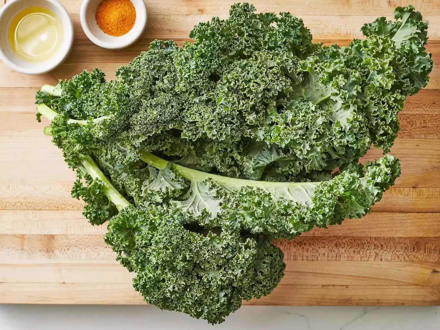 Crispy, addicting Kale Chips – The Ultimate Snack!