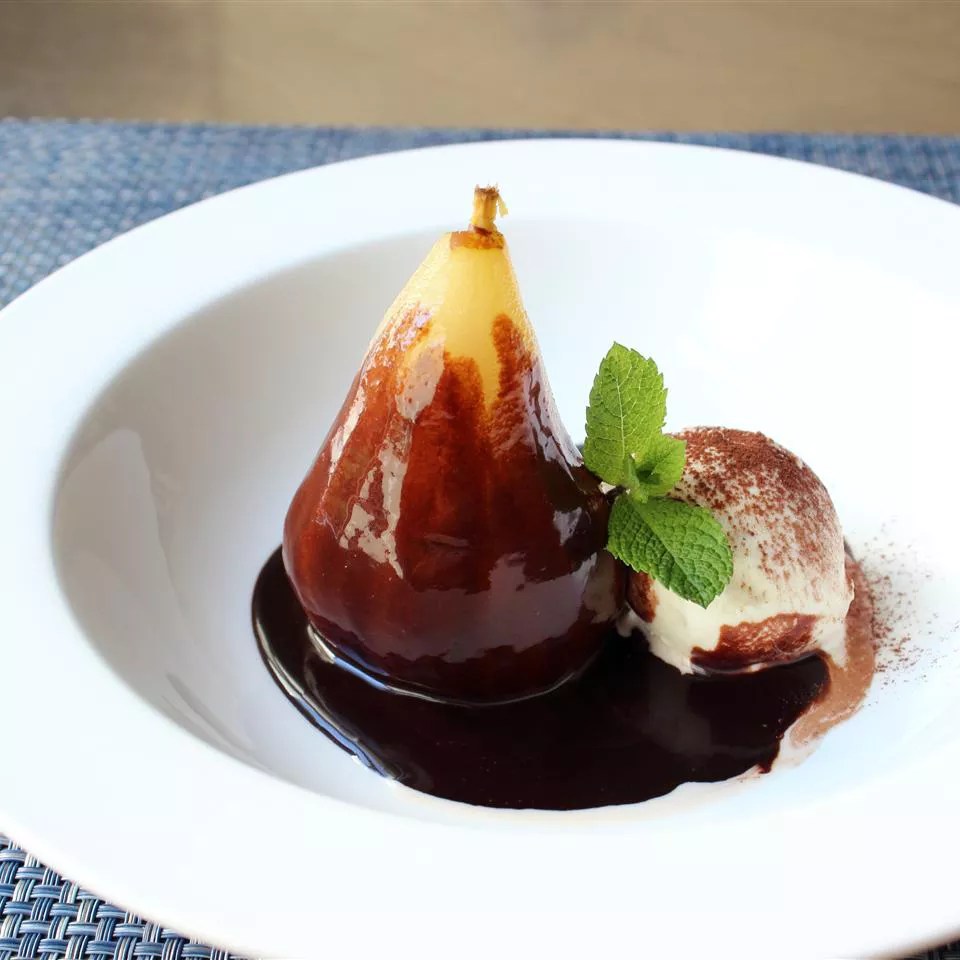 Exquisite Poached Pears: A Tempting Delight!
