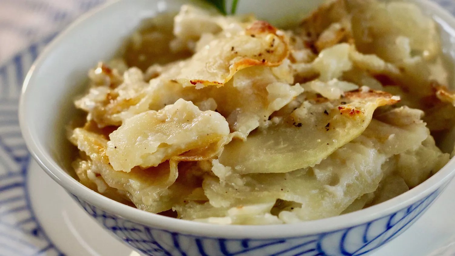Irresistible Cheesy Scalloped Potatoes Recipe!