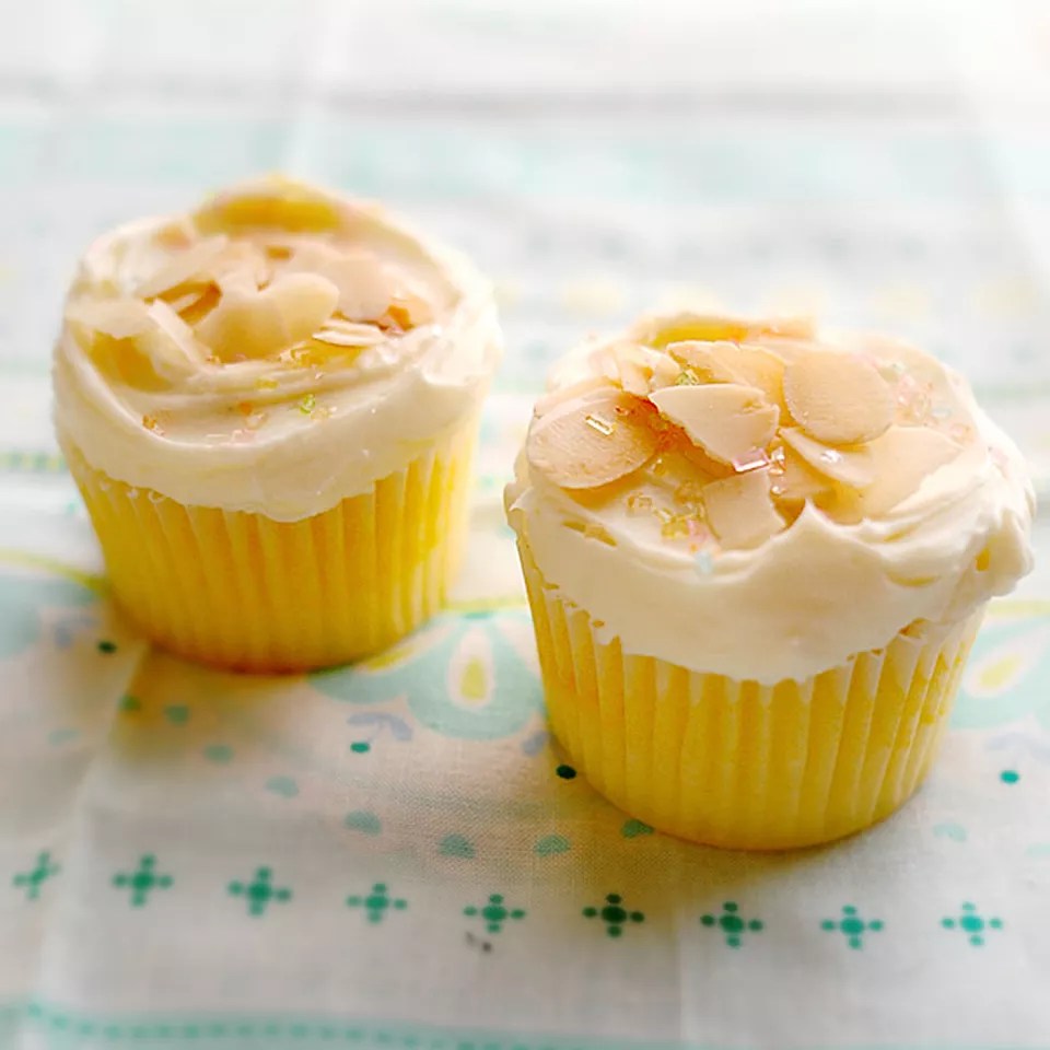 10 Mouthwatering Lemon Cupcake Recipes