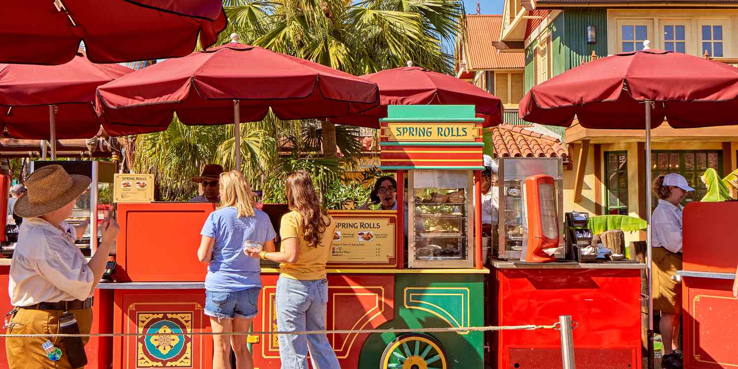 Unassuming Cart at Disney World Dominates Dining Scene