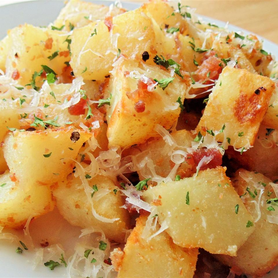 Ultimate Cheesy Bacon Potatoes: The Perfect Side Dish!