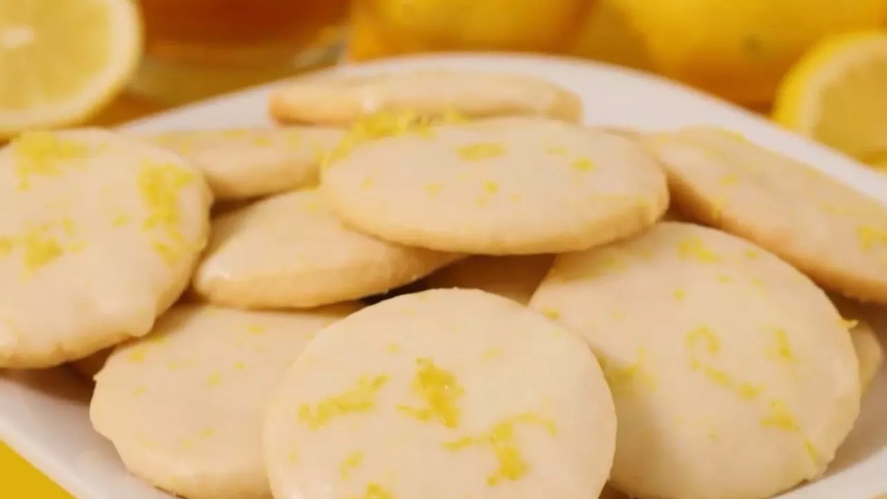 Taste the Zesty Bliss of Tangy Lemon Shortbread!