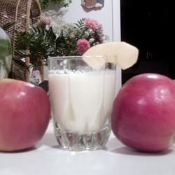 Unleash the Freshness: Apple Milkshake Magic!